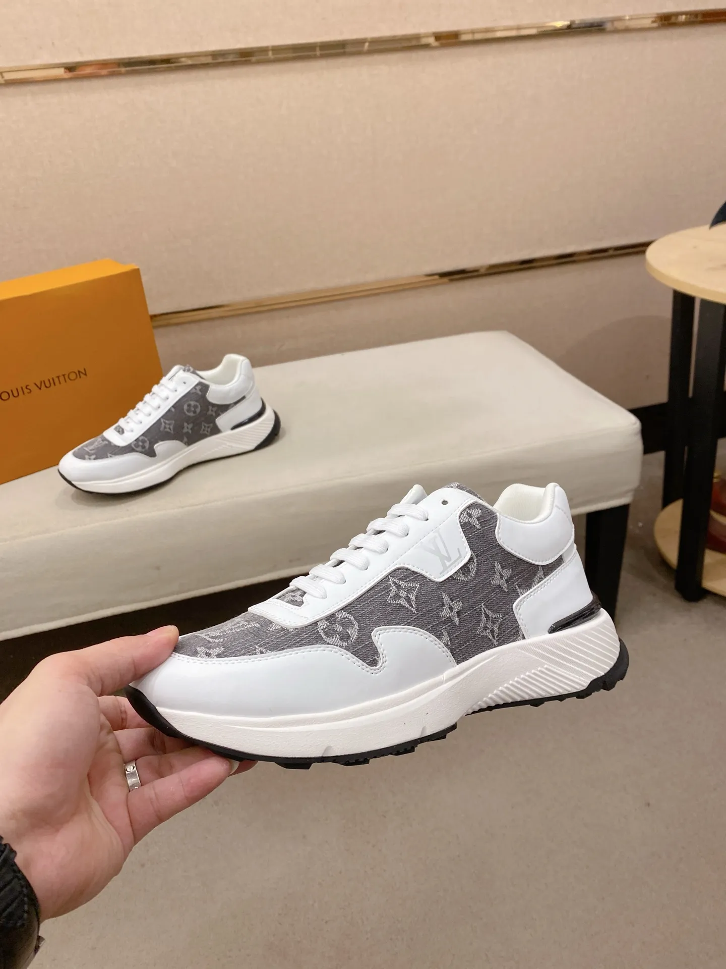 Men's shoes💰 462💰louis vuitton (Louis Vuitton/lv)🔍🔍The new counters are on sale at the same time. The uppers are imported from Italy. ⃣️Re-engraved🇮🇹💪💪, ⚠Sole: The original sole is specially provided by the original factory, the exclusive movable molded sole is super comfortable, ⚠Original and single goods 🔍high quality, you can enter and leave the counter at will, welcome to compare⚠. Code number: 38-44 (45/customized, non-refundable)